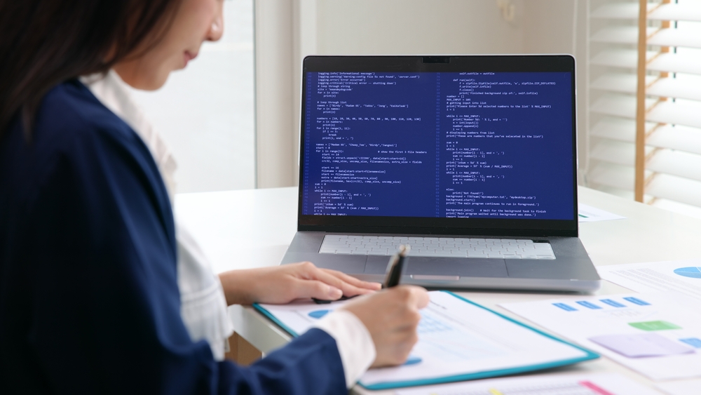 With project-based learning, this Python training institute in Chennai offers practical programming, data science, machine learning, and web development.